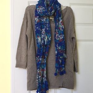 Scoop next sweater with FREE scarf!